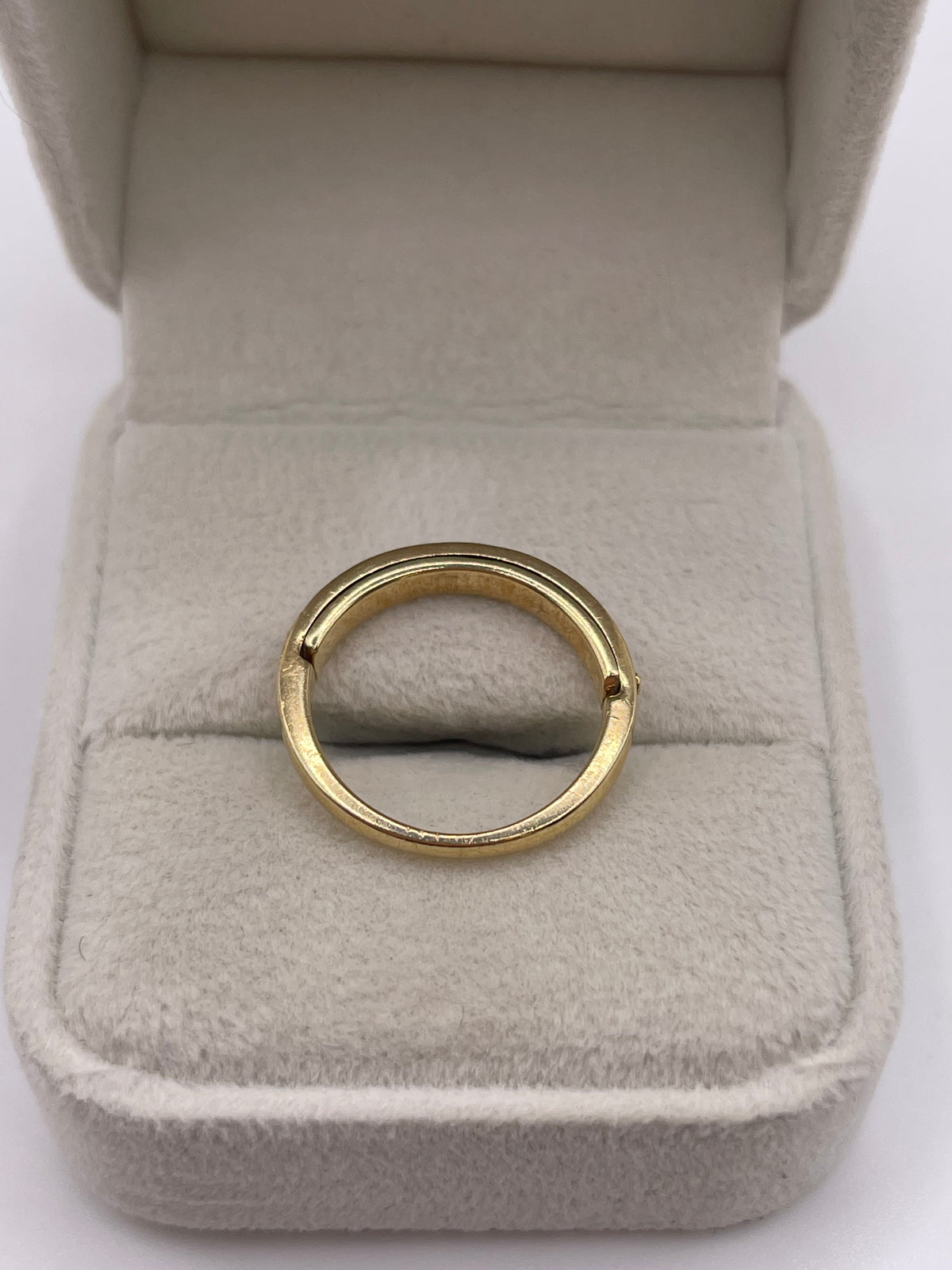 9ct gold diamond ring