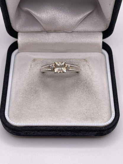 Silver topaz ring