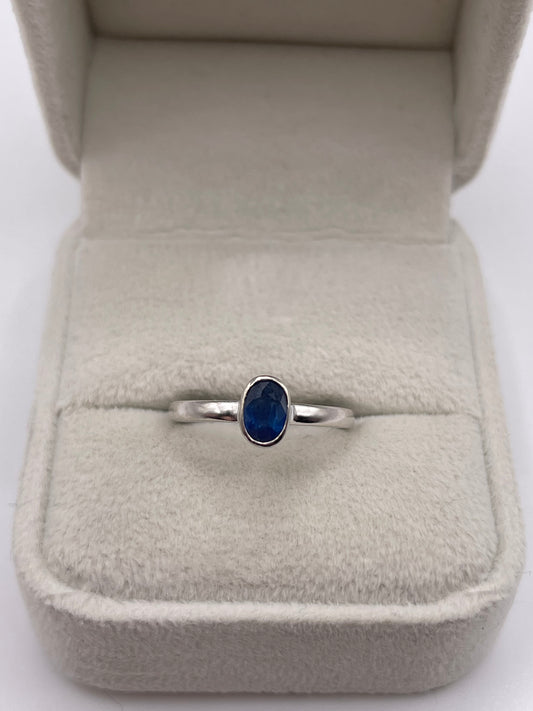 18ct white gold sapphire ring