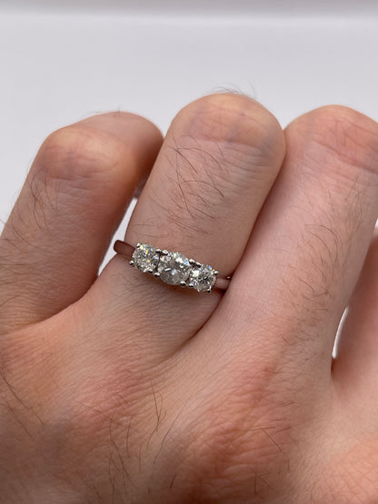 18ct white gold 1ct diamond ring