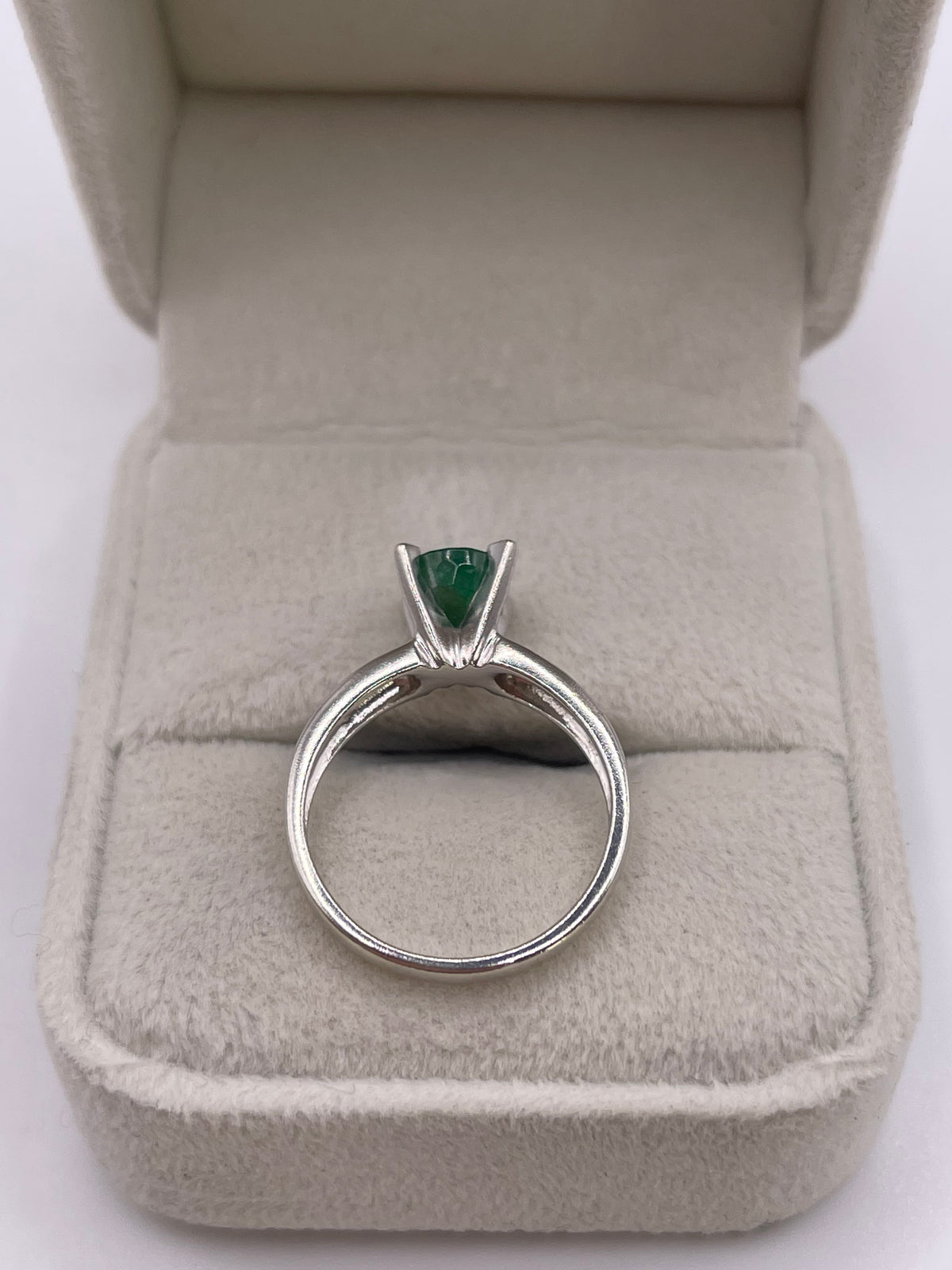 9ct white gold emerald ring