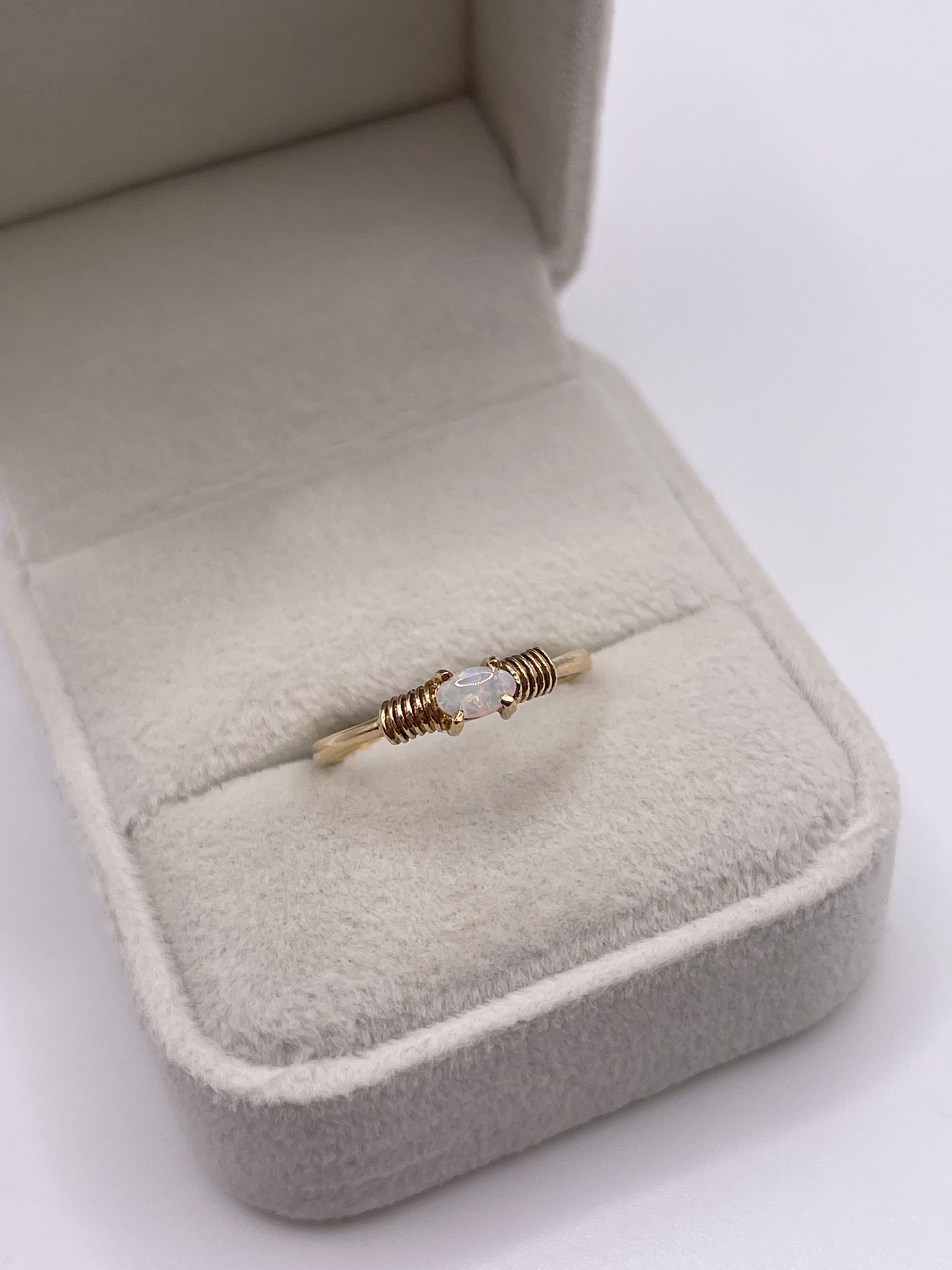 9ct gold opal ring