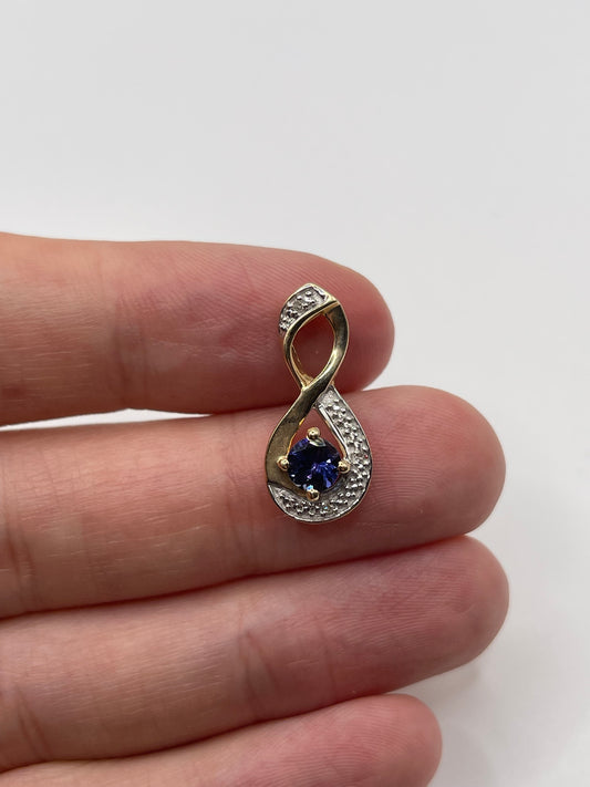 9ct gold quartz and diamond pendant