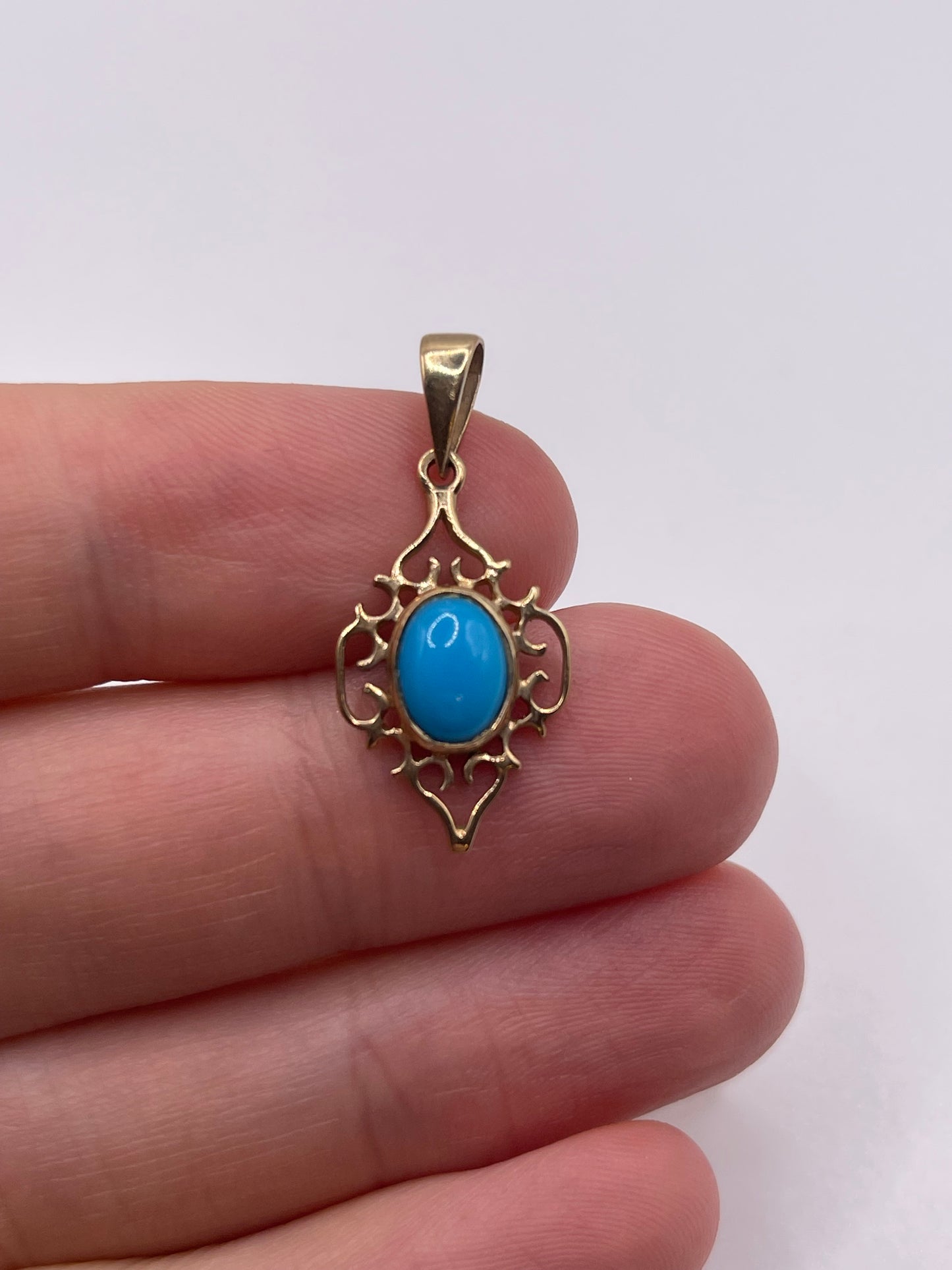 9ct gold turquoise pendant