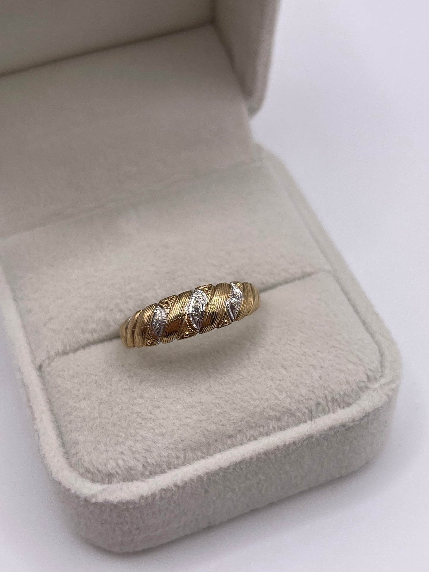 9ct gold diamond croissant ring
