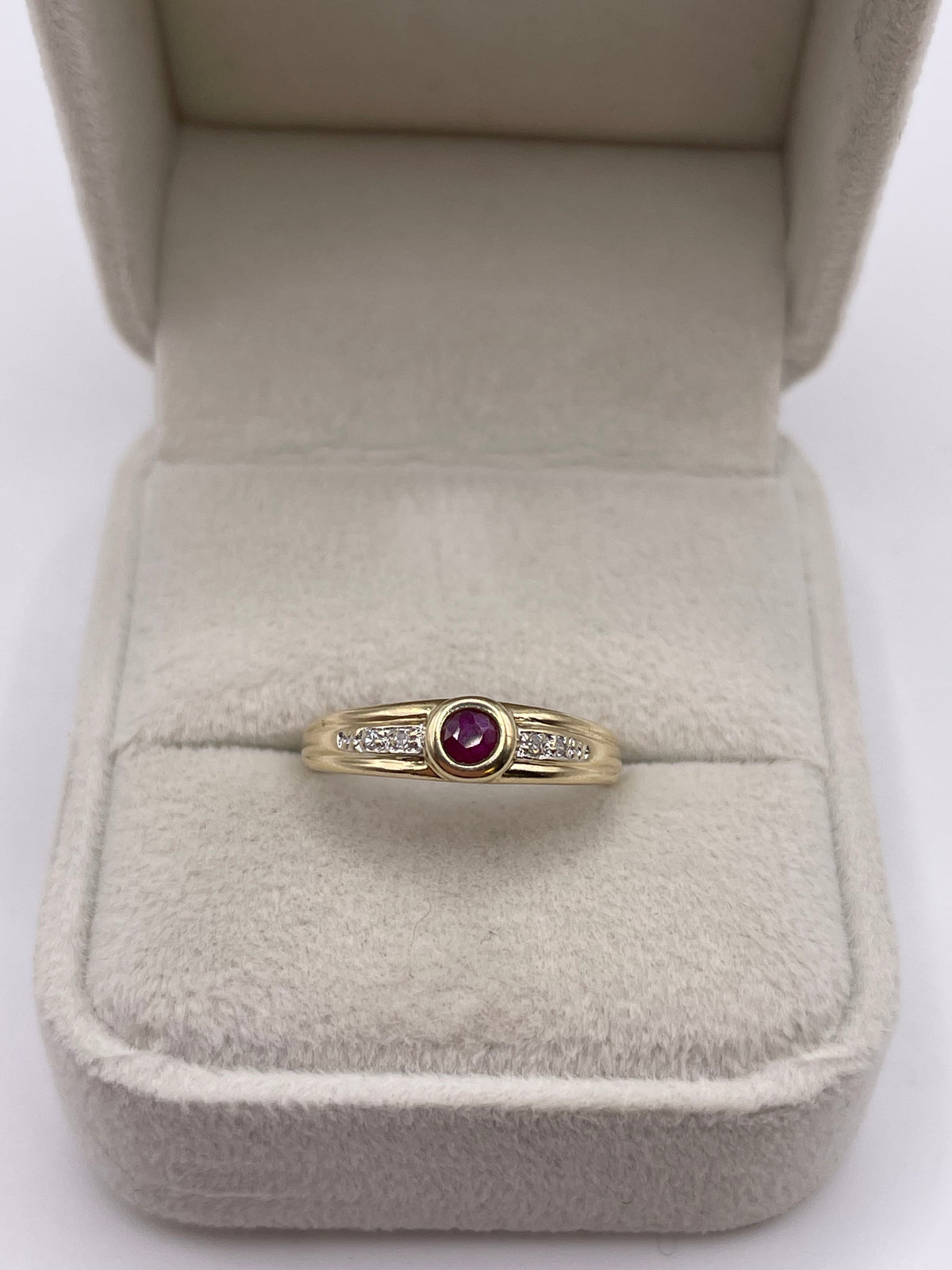 9ct gold ruby and diamond ring