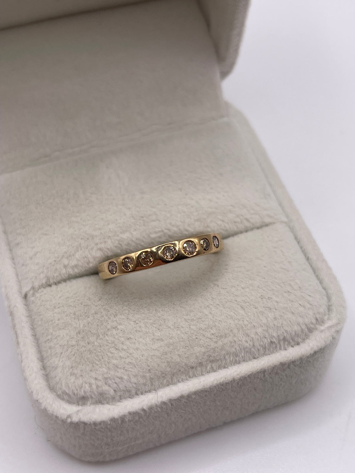 9ct gold diamond ring