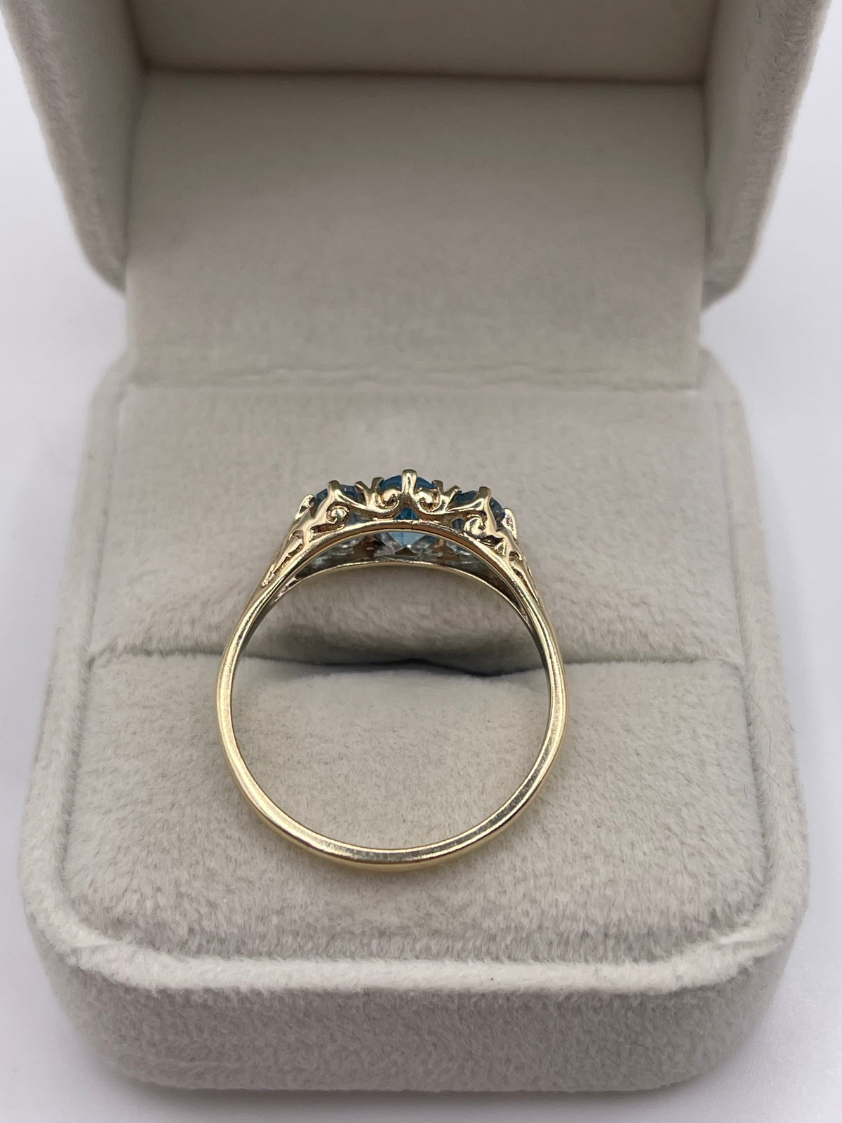 9ct gold topaz ring