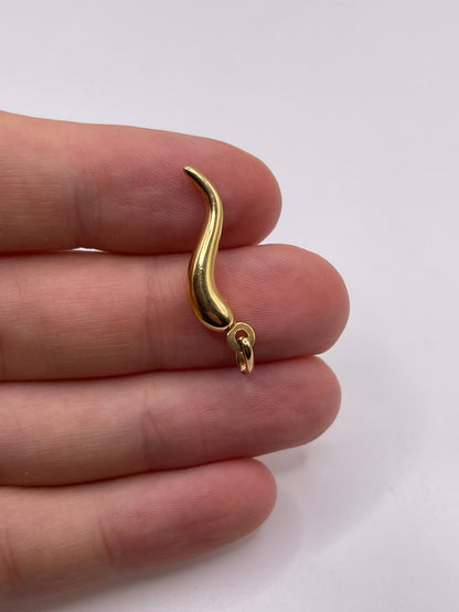 9ct gold horn of plenty pendant