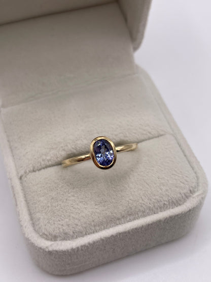 9ct gold tanzanite ring