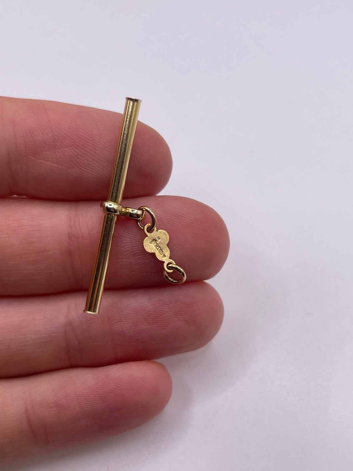 9ct gold t bar pendant