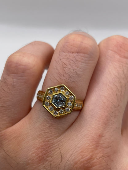 18ct gold aquamarine and diamond ring