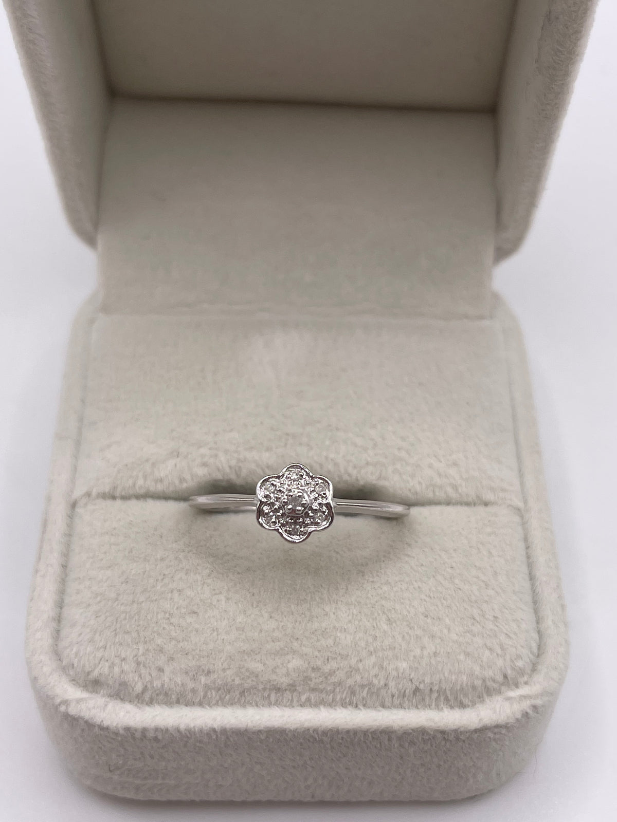 9ct white gold diamond cluster ring