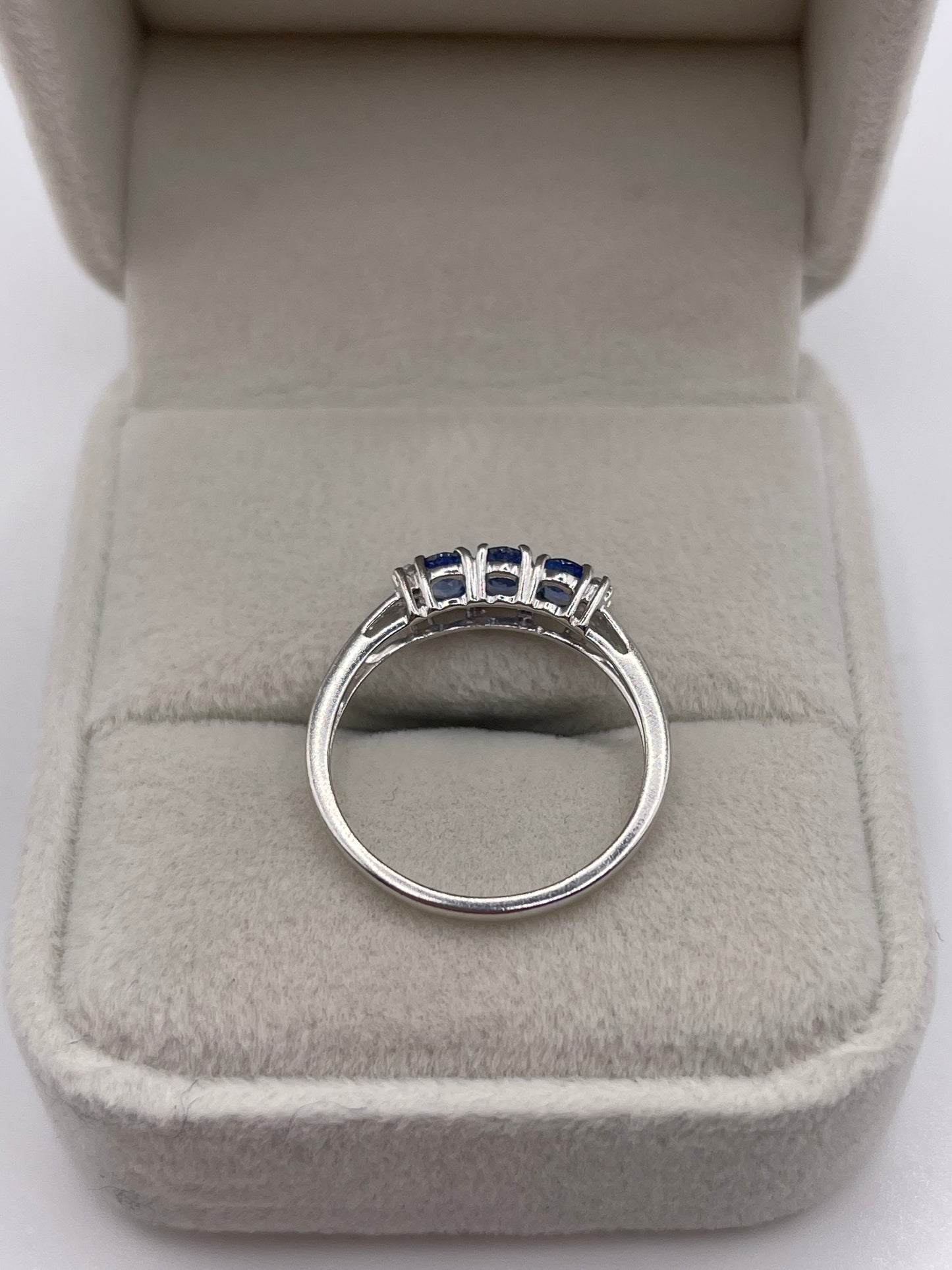 9ct white gold sapphire and diamond ring