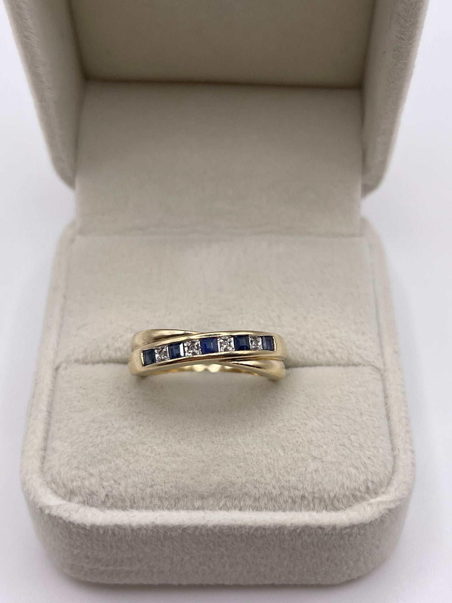 9ct gold sapphire and diamond ring