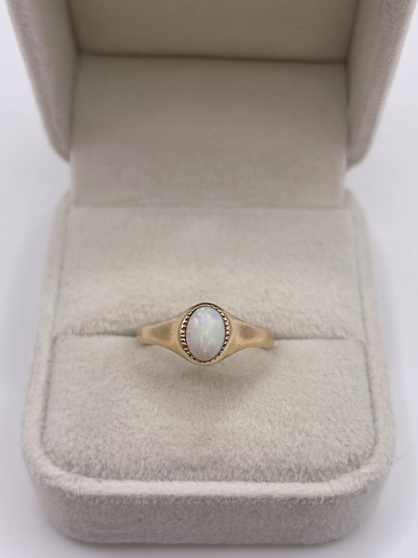 9ct gold opal ring