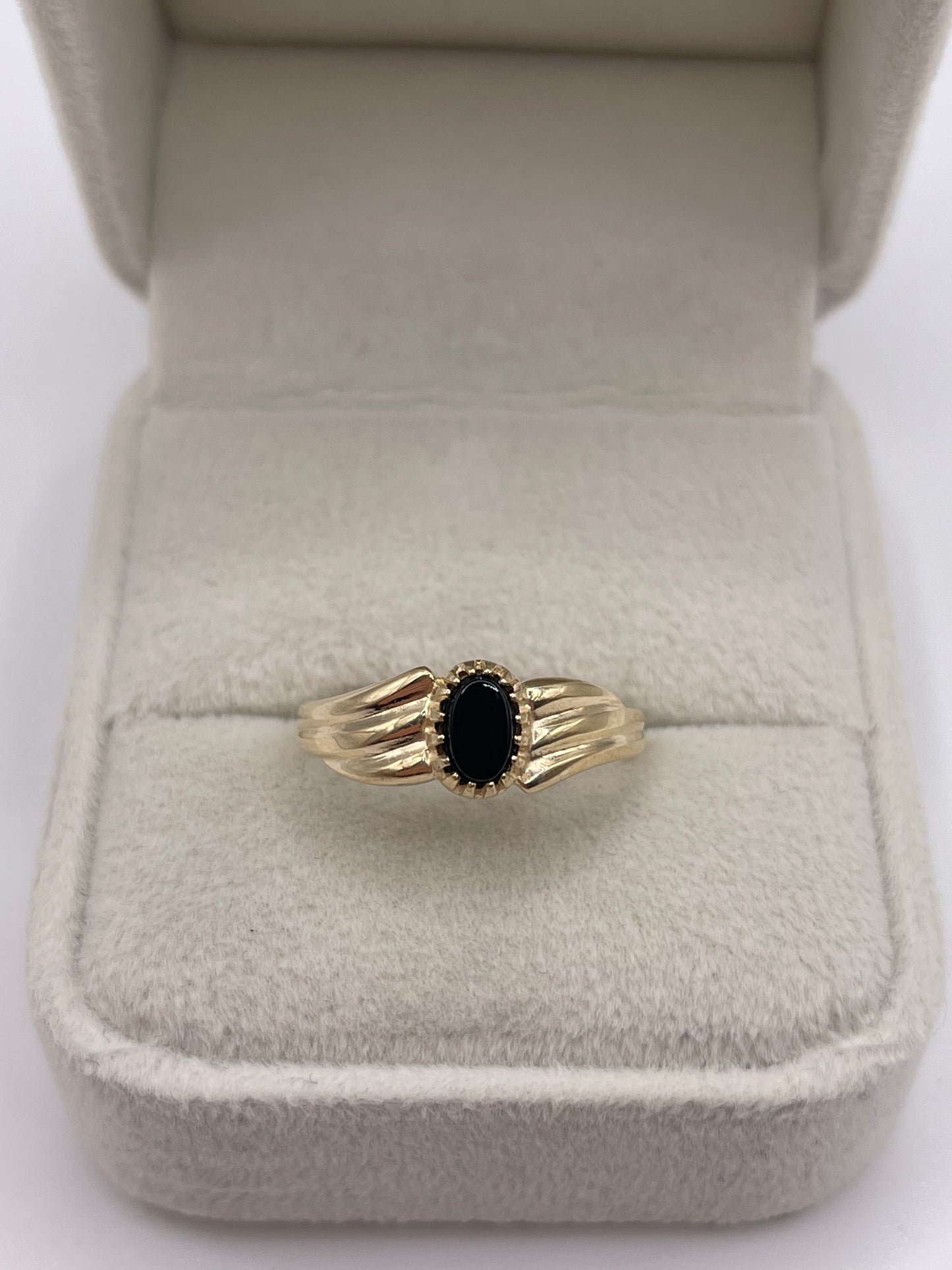 9ct gold onyx ring