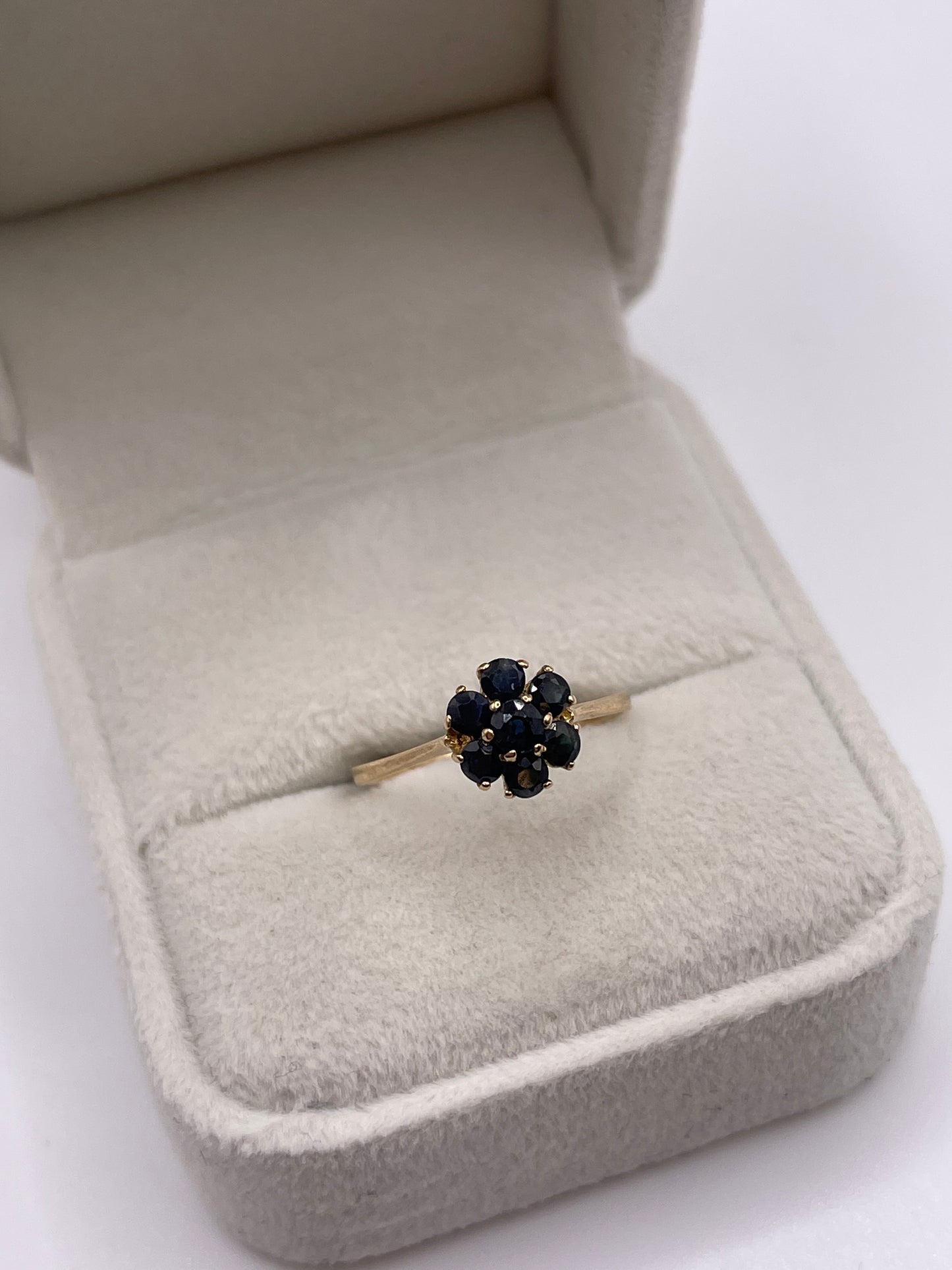 9ct gold sapphire cluster ring