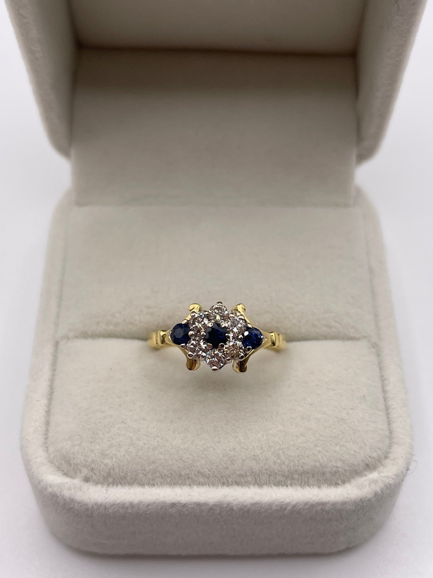 18ct gold sapphire and diamond ring