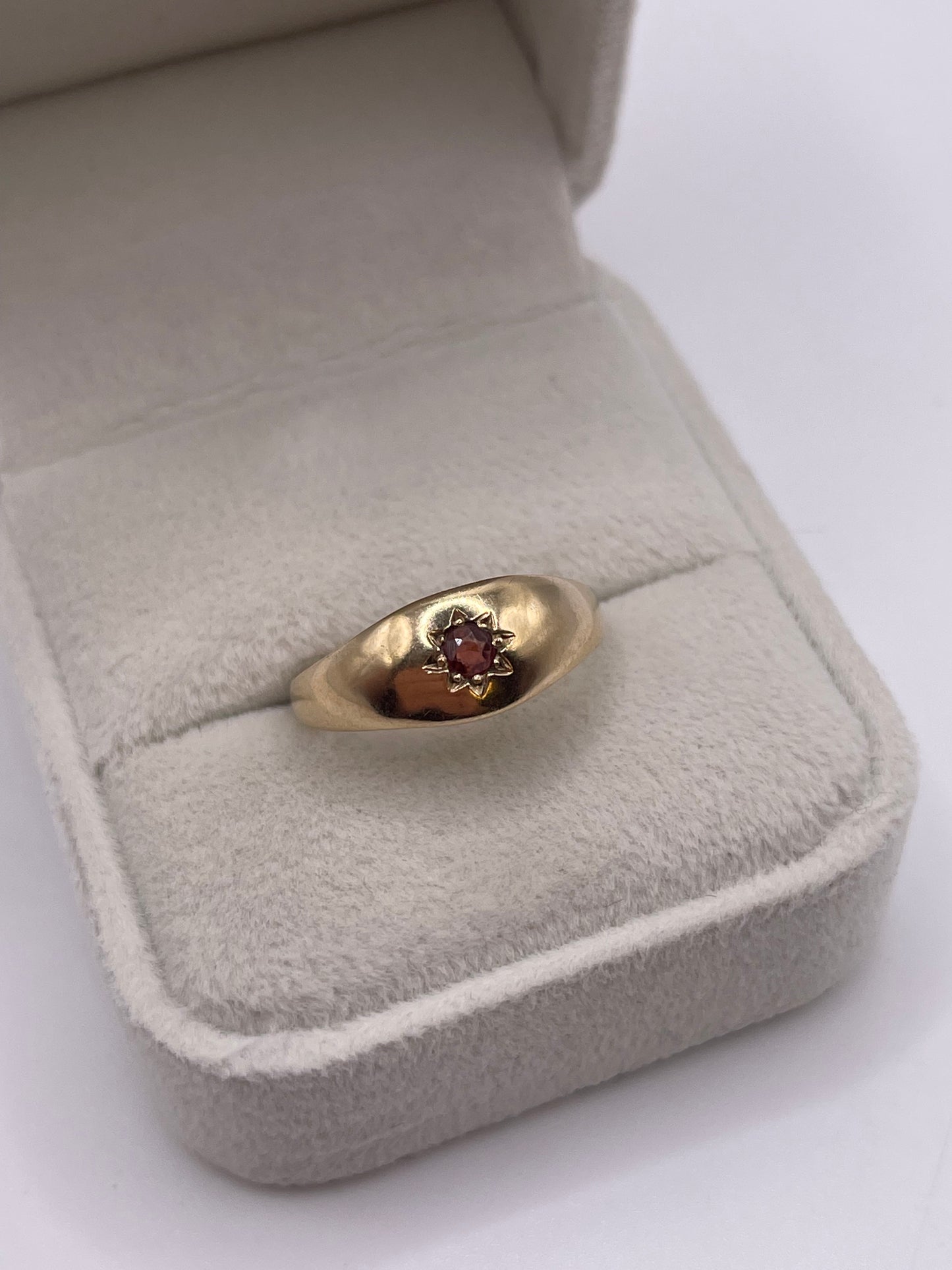 9ct gold garnet gypsy ring