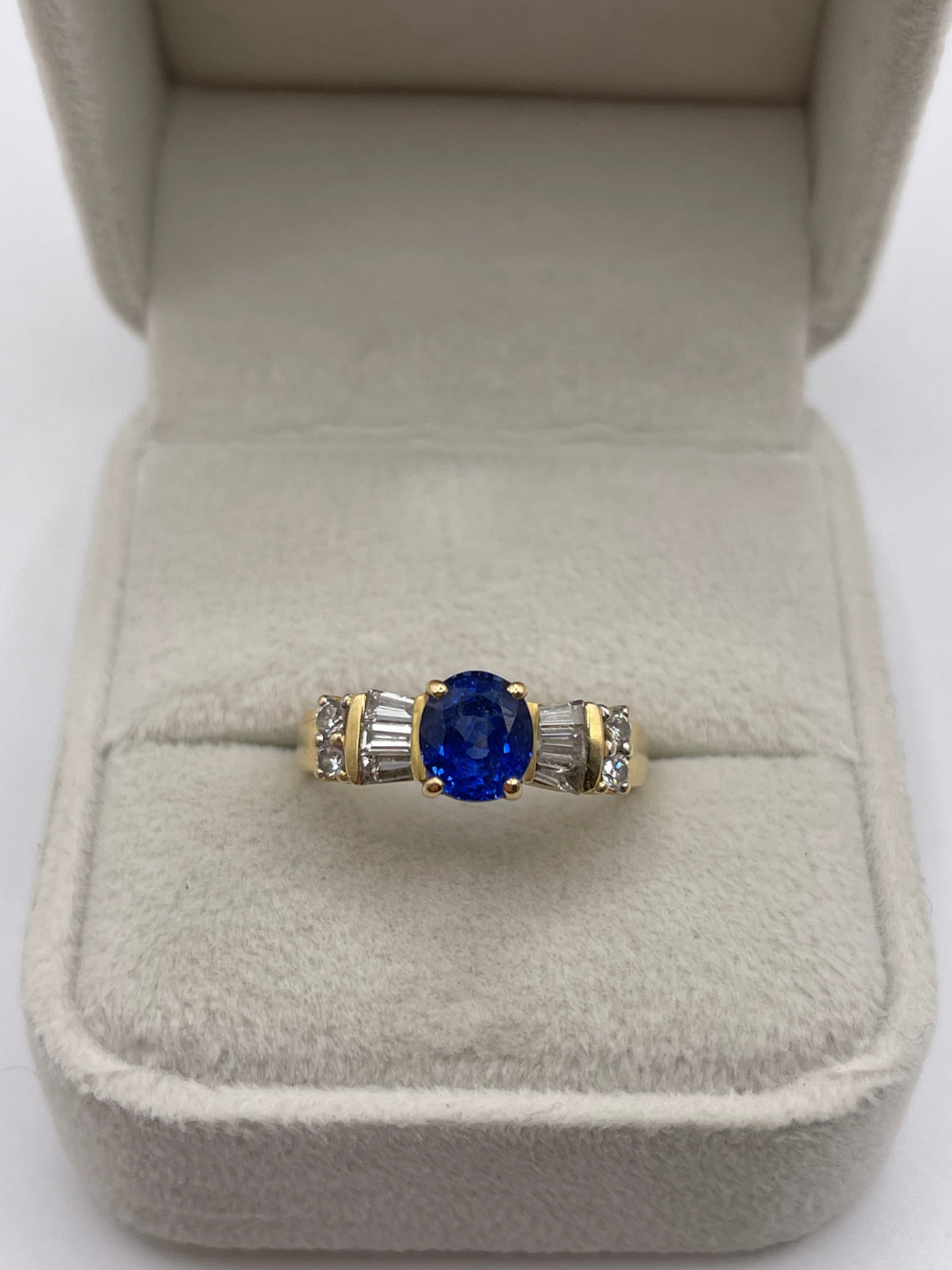 18ct gold sapphire and diamond ring