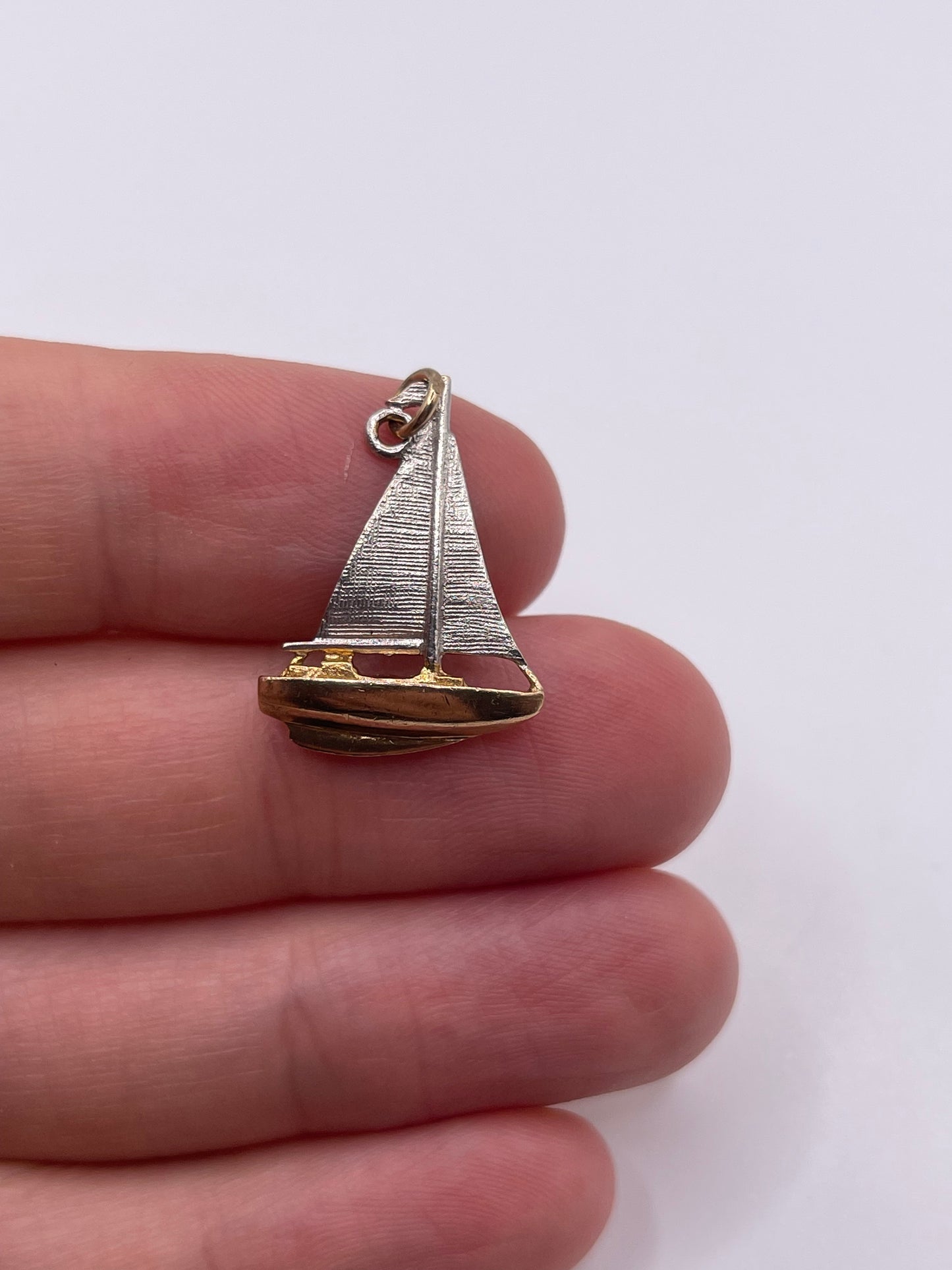 9ct two tone sailboat pendant