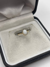 Load image into Gallery viewer, 9ct gold opal ring
