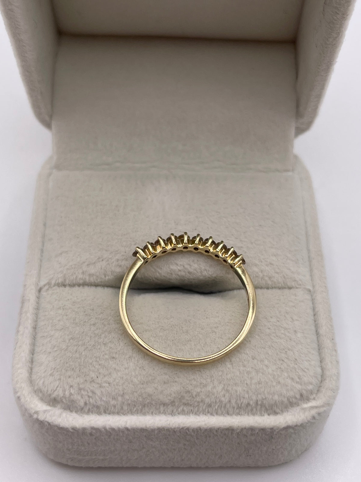 9ct gold quartz ring