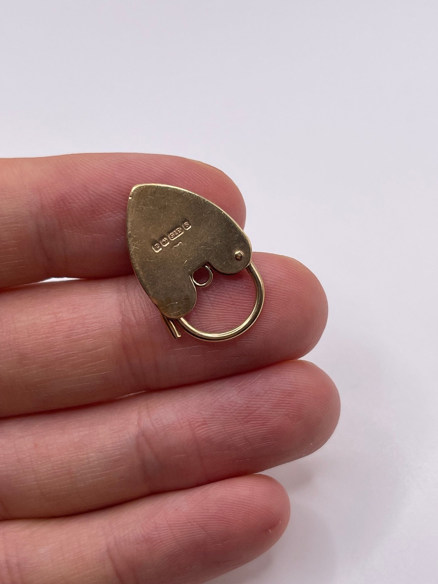 9ct gold padlock 1