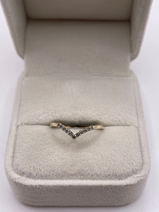 9ct gold alexandrite wishbone ring