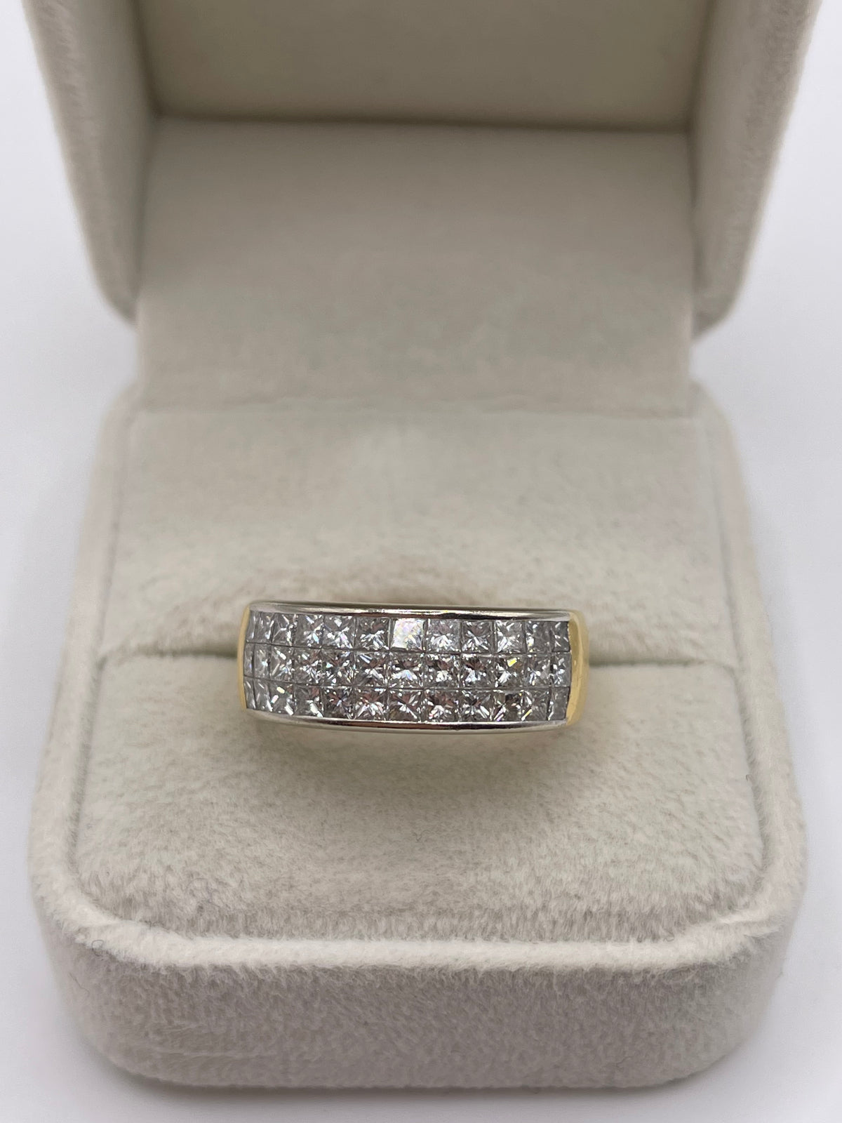 18ct gold 2.26ct diamond cluster ring