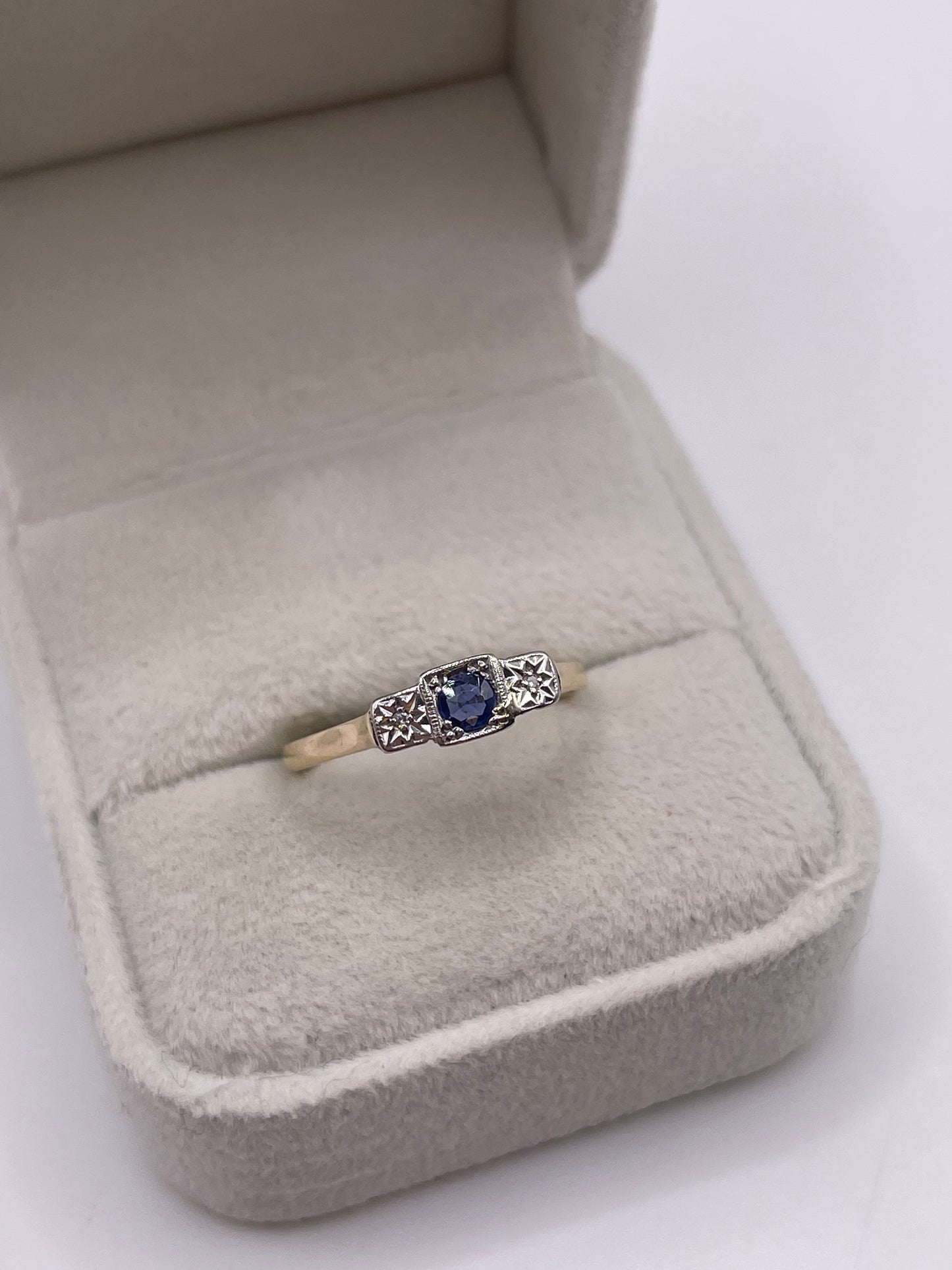 9ct gold platinum sapphire and diamond ring