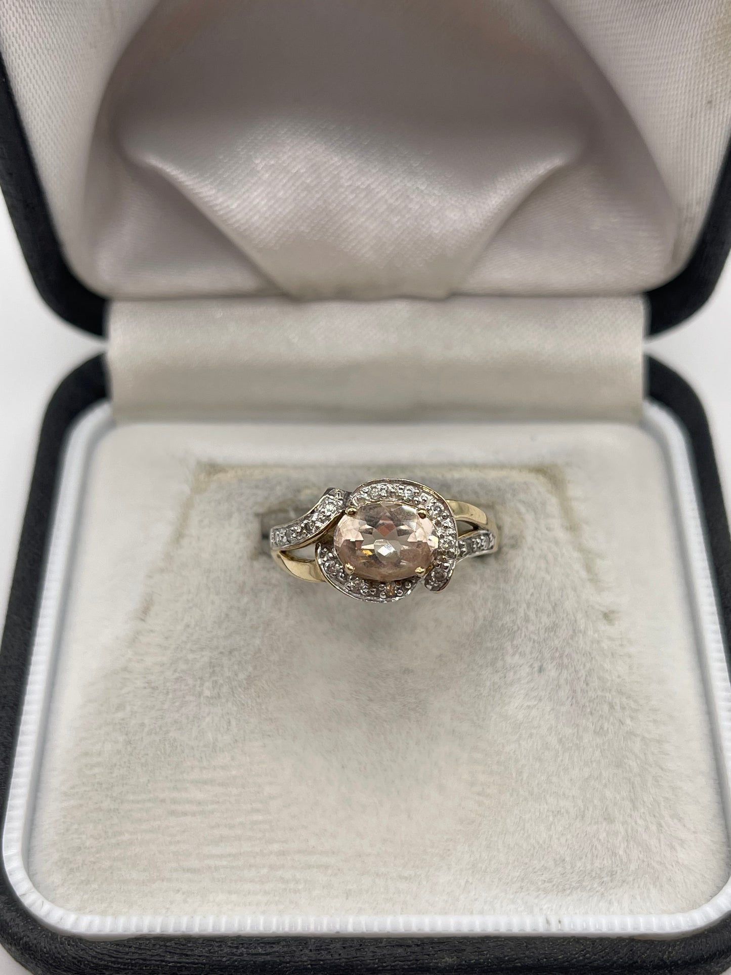 9ct gold morganite and diamond ring