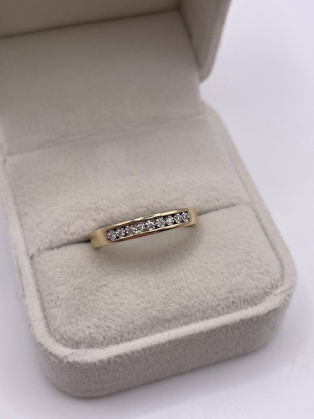 9ct gold diamond ring