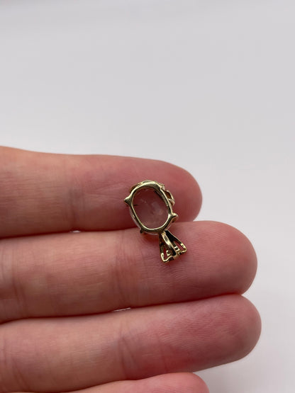 9ct gold quartz pendant