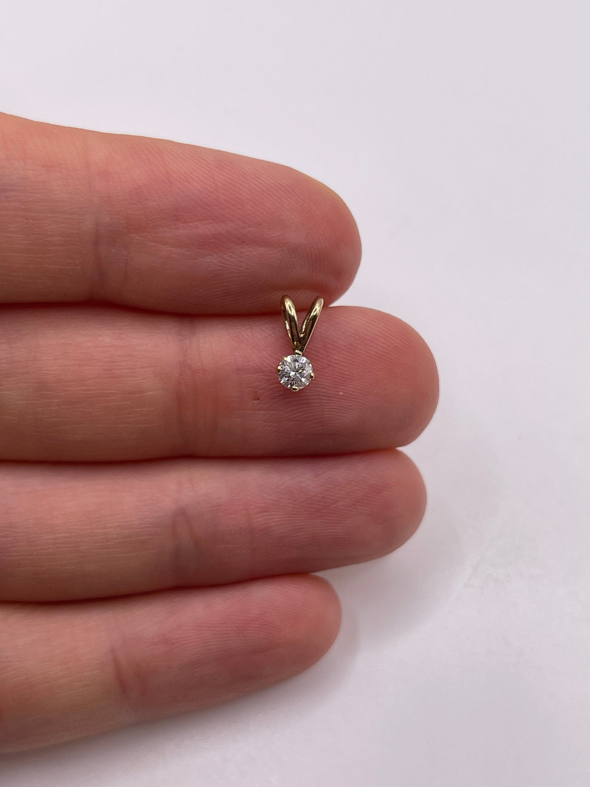 9ct gold diamond pendant