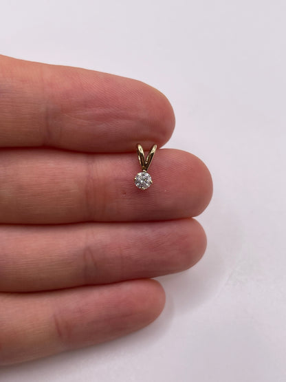 9ct gold diamond pendant