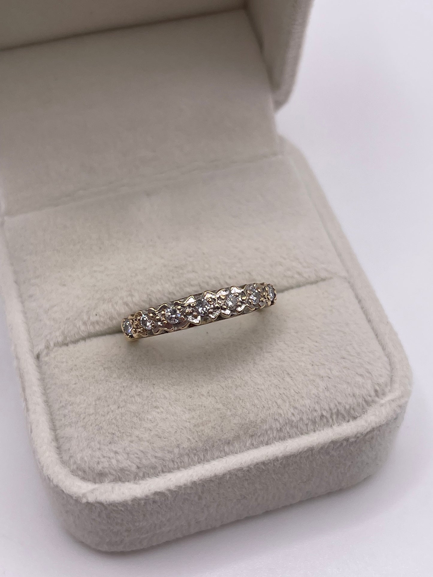 9ct gold diamond ring