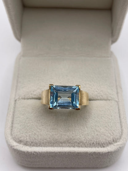 9ct gold blue topaz ring