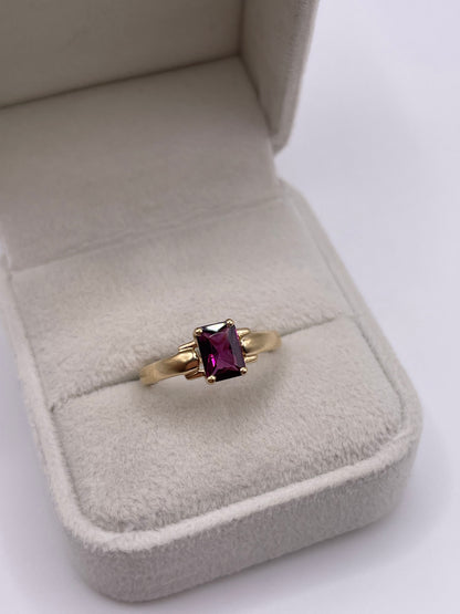 9ct gold garnet ring