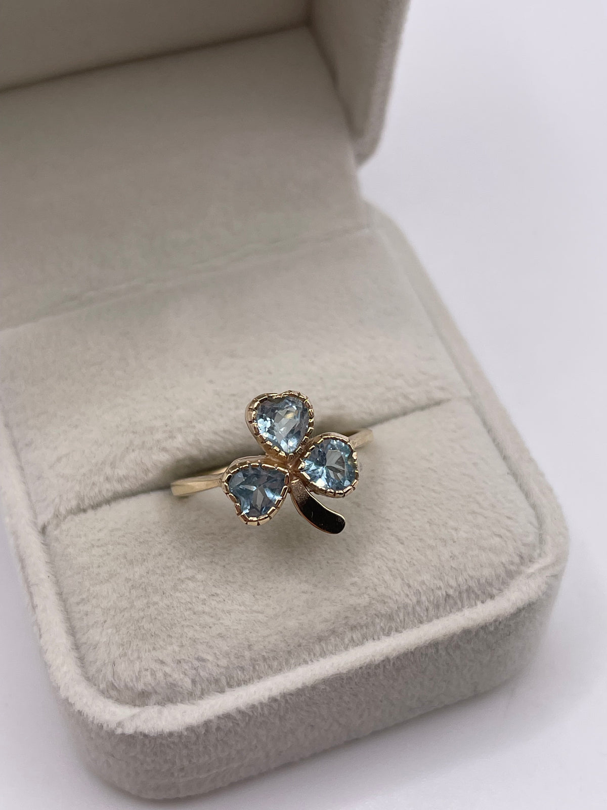 9ct gold topaz clover ring