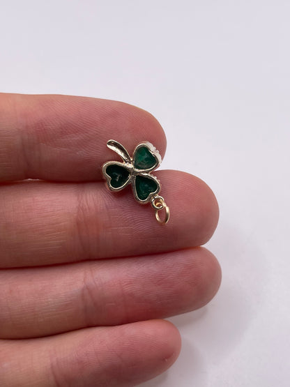 9ct gold green agate clover pendant