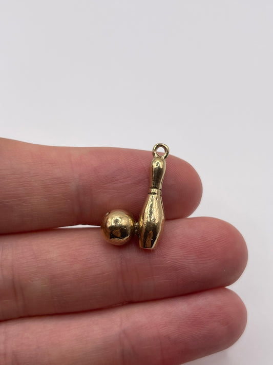 Heavy 9ct gold ten pin bowling pendant