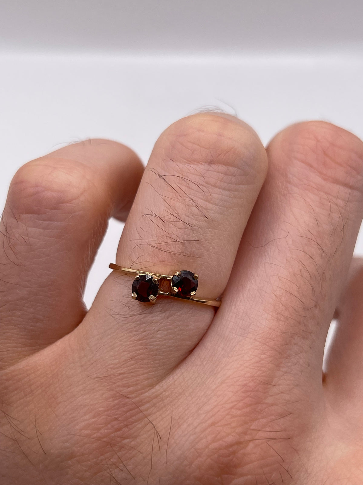 9ct gold garnet ring