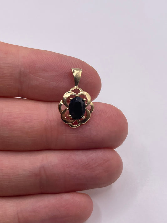 9ct gold sapphire pendant
