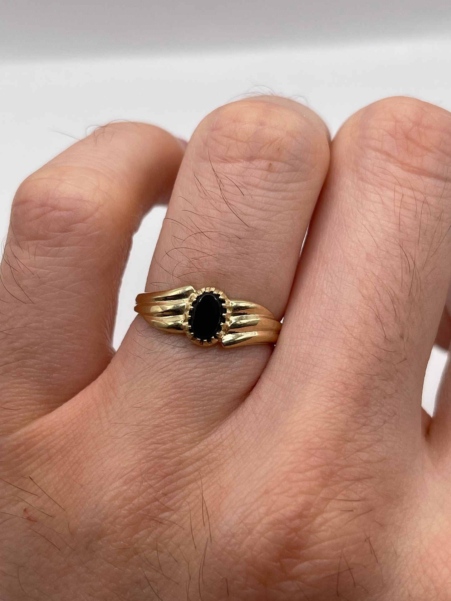 9ct gold onyx ring