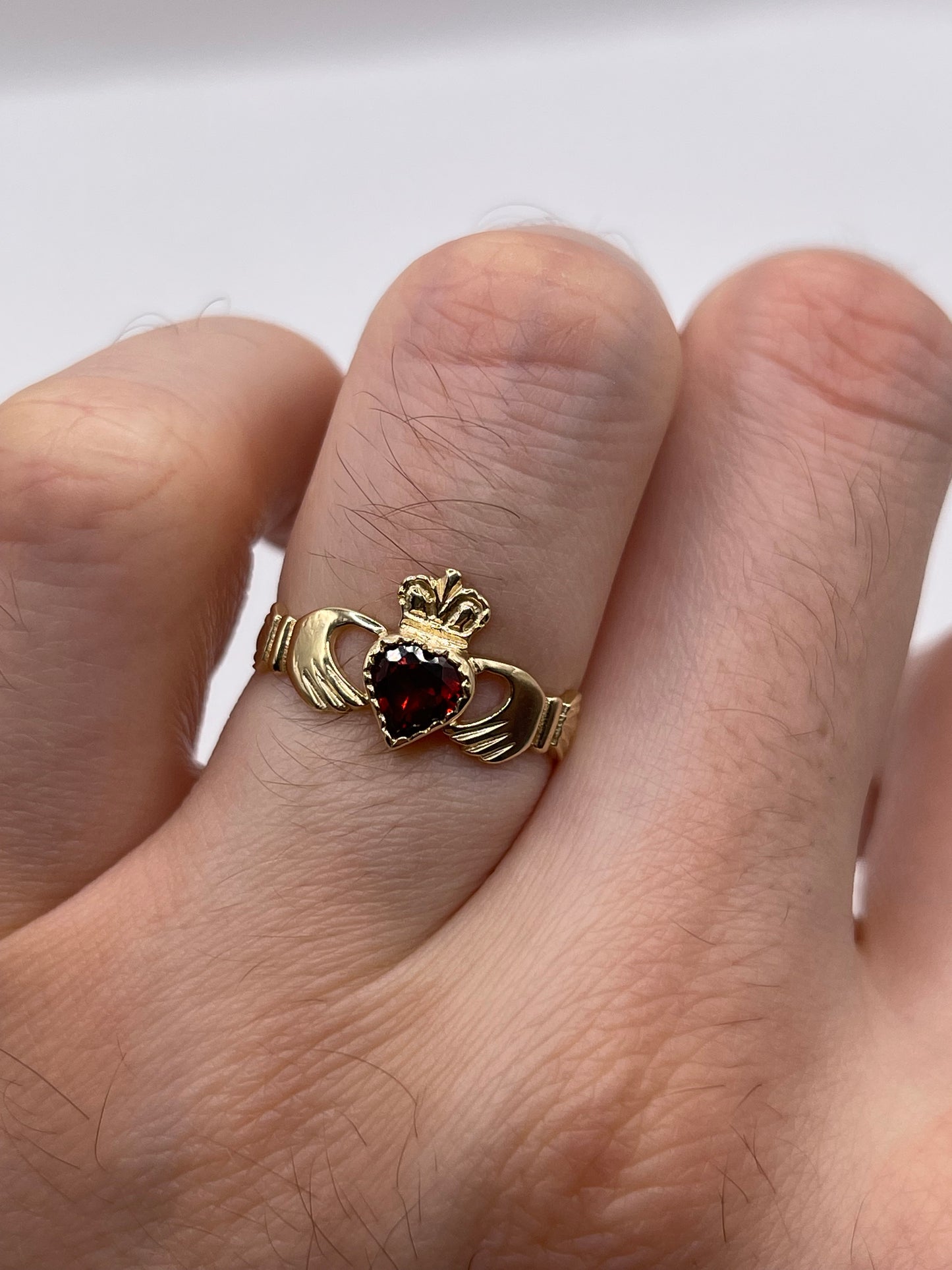 9ct gold garnet claddagh ring