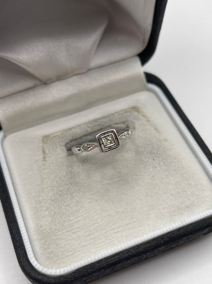 18ct white gold diamond ring