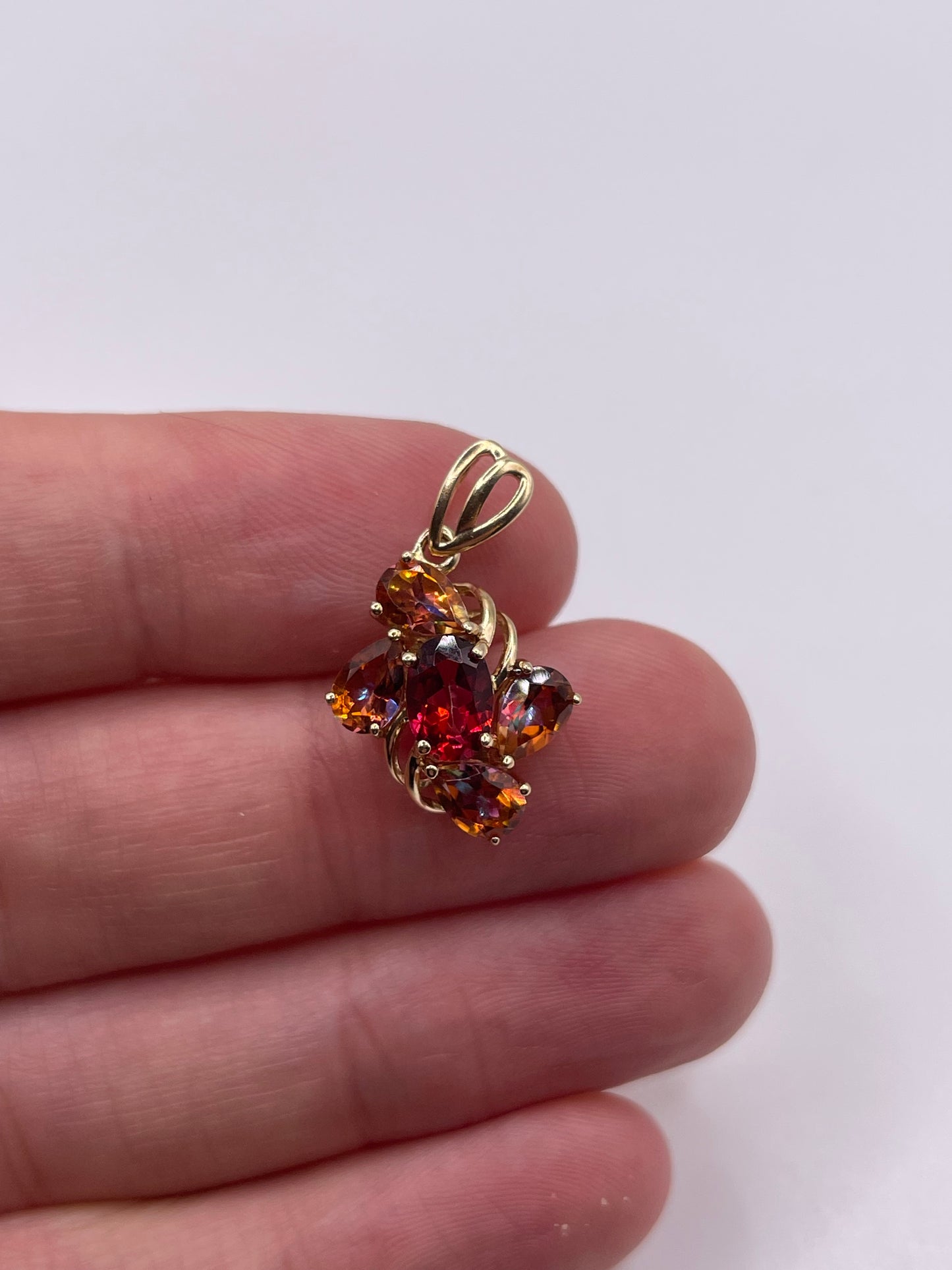 9ct gold topaz pendant