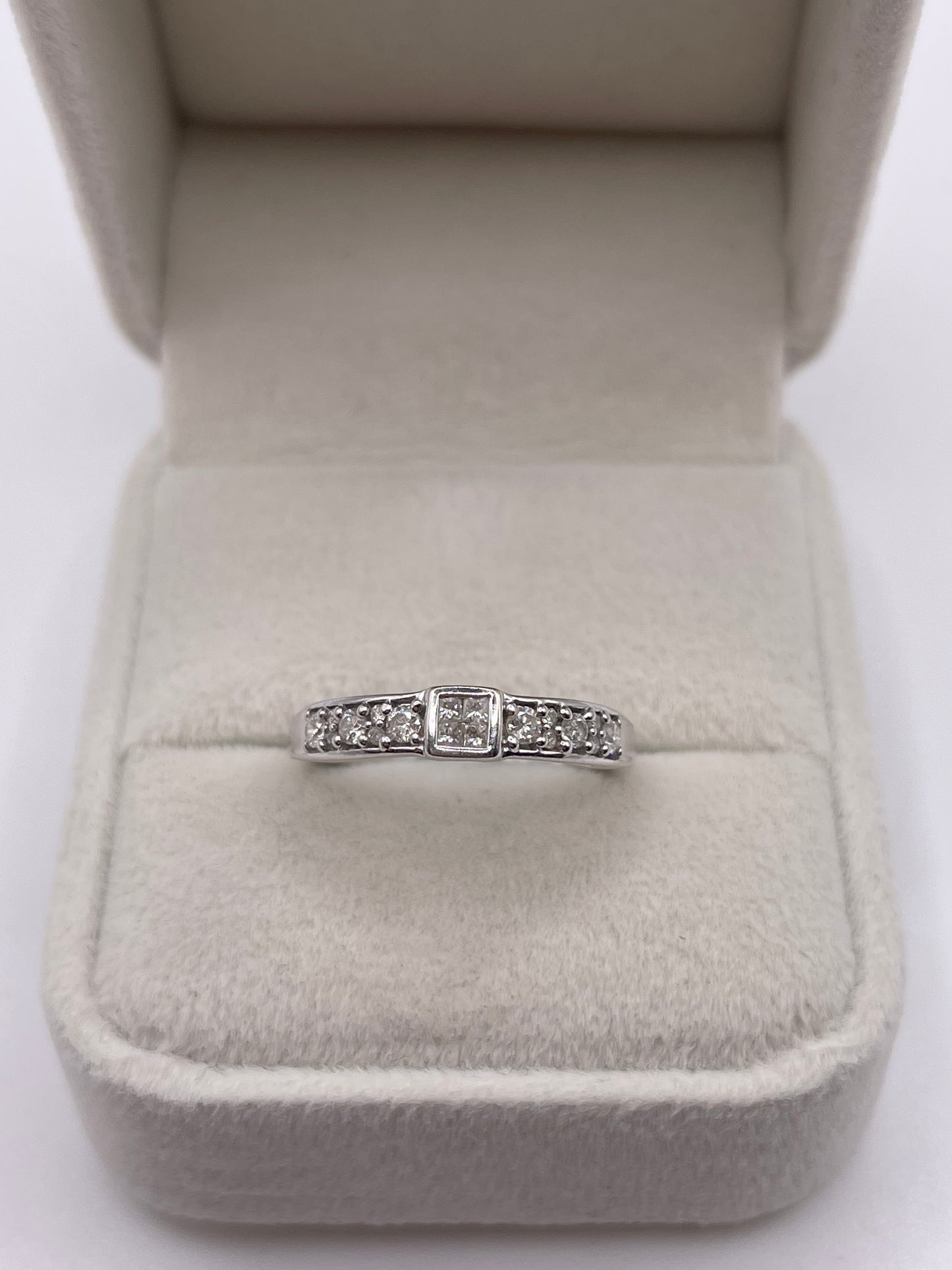 9ct white gold diamond ring